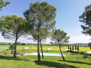 Vacation in Tuscany with Swimming Pool and Tennis Court