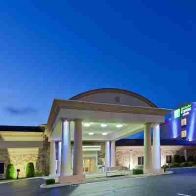 Holiday Inn Express & Suites Christiansburg Hotel Exterior