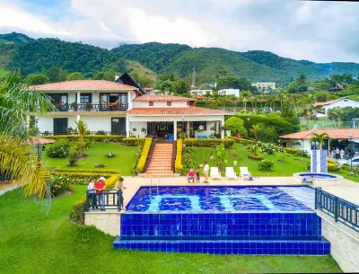 Finca Lago Calima with Excellent View Calima Lake 주변 호텔