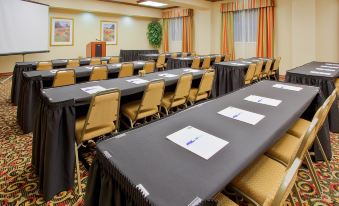 Holiday Inn Express & Suites Fort Worth - Fossil Creek