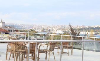 Roof Istanbul Hotel
