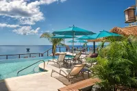 Fort Young Hotel - Pools