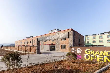 Buan Raum Drive-in Hotel Отели в г. Пуан