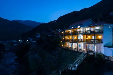 Gurye Jirisan Green Tea Star Pension Отели в г. Куре