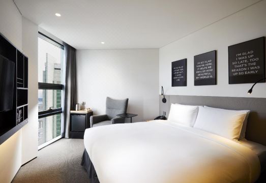 글래드 강남 로비