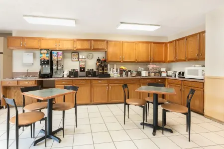 Super 8 by Wyndham Grapevine/DFW Airport Northwest