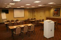Hampton Inn & Suites Warren - 2-Star