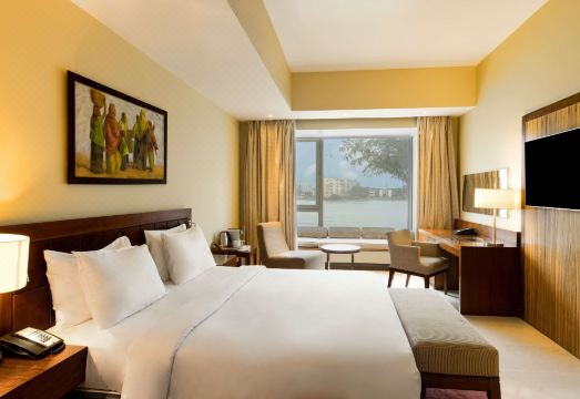 래디슨 블루 앵커리지 호텔의 레스토랑