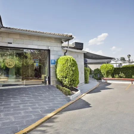Hotel Best Osuna Отели рядом с достопримечательностью «Сан-Блас»