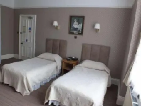 Eskdale Lodge Hotels near Sale Water Park