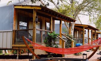 20 Son's Geronimo - Birdhouse Cabin