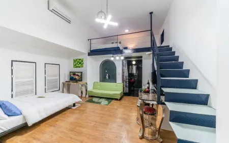 Chuncheon (Namiseom) Sea and Black Pension Отели рядом с достопримечательностью «Остров Нами»