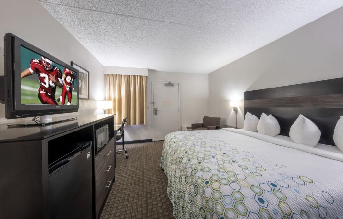 HomeTown Inn East Syracuse