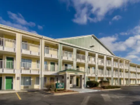 HomeTowne Studios Denver - Glendale/ Cherry Creek Hotels in Glendale
