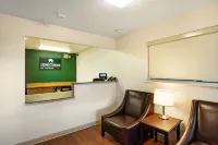 هوم تاون ستوديوز من ريد روف - كولورادو سبرينغس - المطار