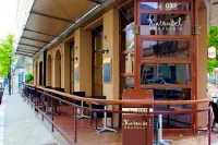 Kyriad Restaurant Centre Spa Vichy - bar