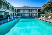 La Quinta Inn by Wyndham Dallas Uptown Hotels in Highland Park