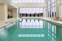 蒙特婁機場希爾頓逸林酒店 - 泳池
