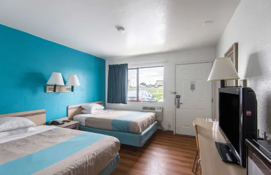 密蘇里堪薩斯城 - 機場 6 號汽車旅館