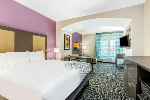 La Quinta Inn & Suites by Wyndham Hillsboro Hotels in Hillsboro