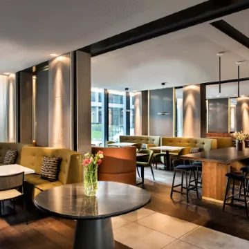 Adina Apartment Hotel Hamburg Speicherstadt Отели рядом с достопримечательностью «Канал Альстерфлет»