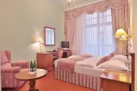 Olympia Wellness Hotel Các khách sạn gần Hot Spring Colonnade