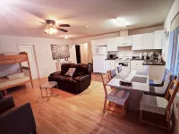 Family Suite Hotel dekat Tynehead Hatchery