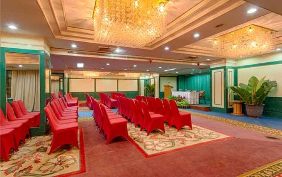 5. 사히드 호텔 수..