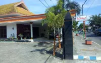Hotel Rahmat Hotel dekat Madura Store 2