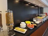 薩利納克魯斯城市快捷飯店 - 早餐