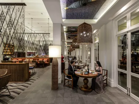 Pullman Luang Prabang Отели рядом с достопримечательностью «Wat Xieng Muan»