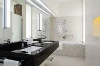 Radisson Blu Hotel & Convention Centre, Kigali - balcony