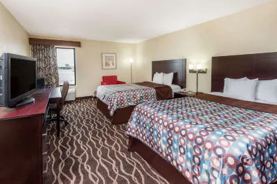 Days Inn & Suites by Wyndham Casey Hotel dekat World's Largest Mailbox