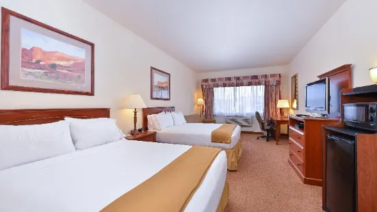 Holiday Inn Express & Suites Farmington (Bloomfield)