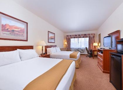 Holiday Inn Express & Suites Farmington (Bloomfield)