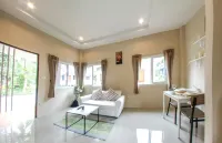 Wanpratheep Village Kohphangan فنادق في منطقة كوه فانجان