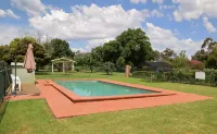 Golfview Motor Inn Hotels in Glenfield Park