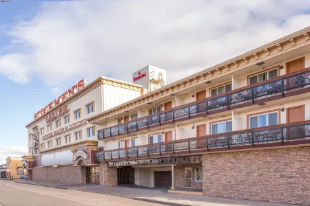 Ramada by Wyndham Elko Hotel at Stockmen's Casino Отели рядом с достопримечательностью «Колледж Грэйт Бейсин»