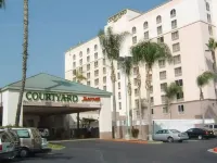 Courtyard Los Angeles Baldwin Park Hôtels à proximité de : Round 1 Bowling and Amusement