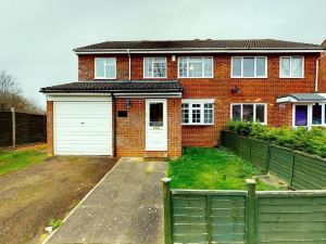 Captivating 4-Bed House in Milton Keynes