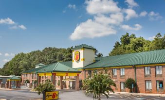 Super 8 by Wyndham Spartanburg/I-26 Exit 22