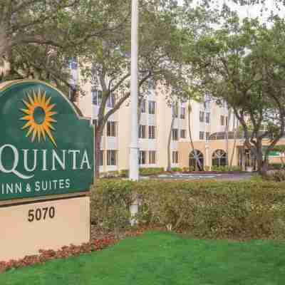 La Quinta Inn & Suites by Wyndham Fort Lauderdale Tamarac Hotel Exterior