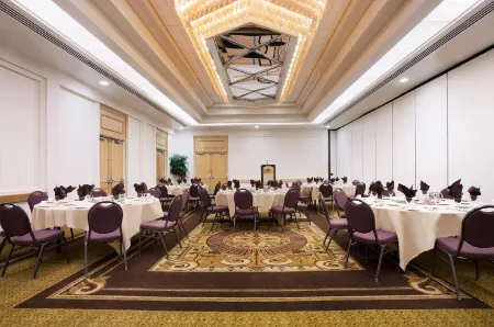 Embassy Suites by Hilton San Luis Obispo Отели рядом с достопримечательностью «Государственный университет Калифорния Политекник»