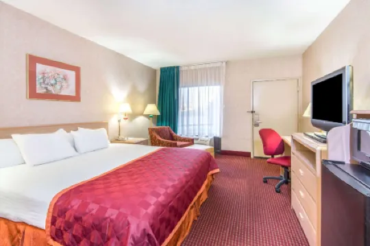 Baymont by Wyndham Topeka