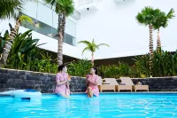 M Bahalap Hotel - Pools