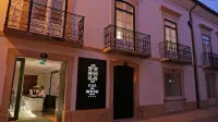 Casa Dos Ofícios Hotel Hotels near Estatua de D. Gualdim Pais