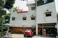 RedDoorz Near Trans Studio Mall Cibubur 3 - 2 stelle