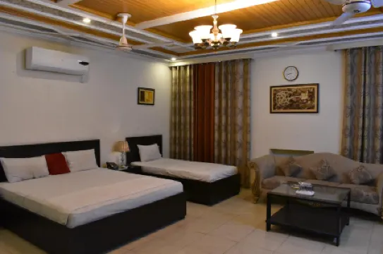 Al-Fateh Hotel Отели рядом с достопримечательностью «Университет Эдьюкейшен»