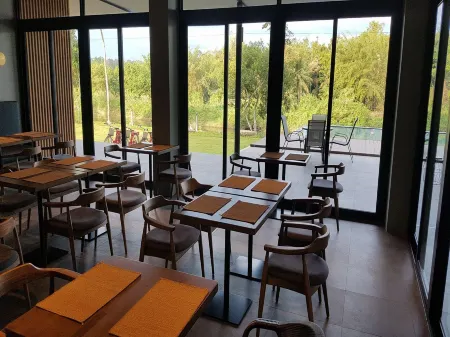 Riverawan Hotel Отели в г. Чантхабури