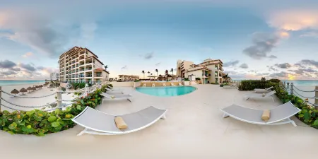 Royal Select at Grand Park Royal Cancún - All Inclusive - Adults Only Отели рядом с достопримечательностью «Плайя Тортугас»
